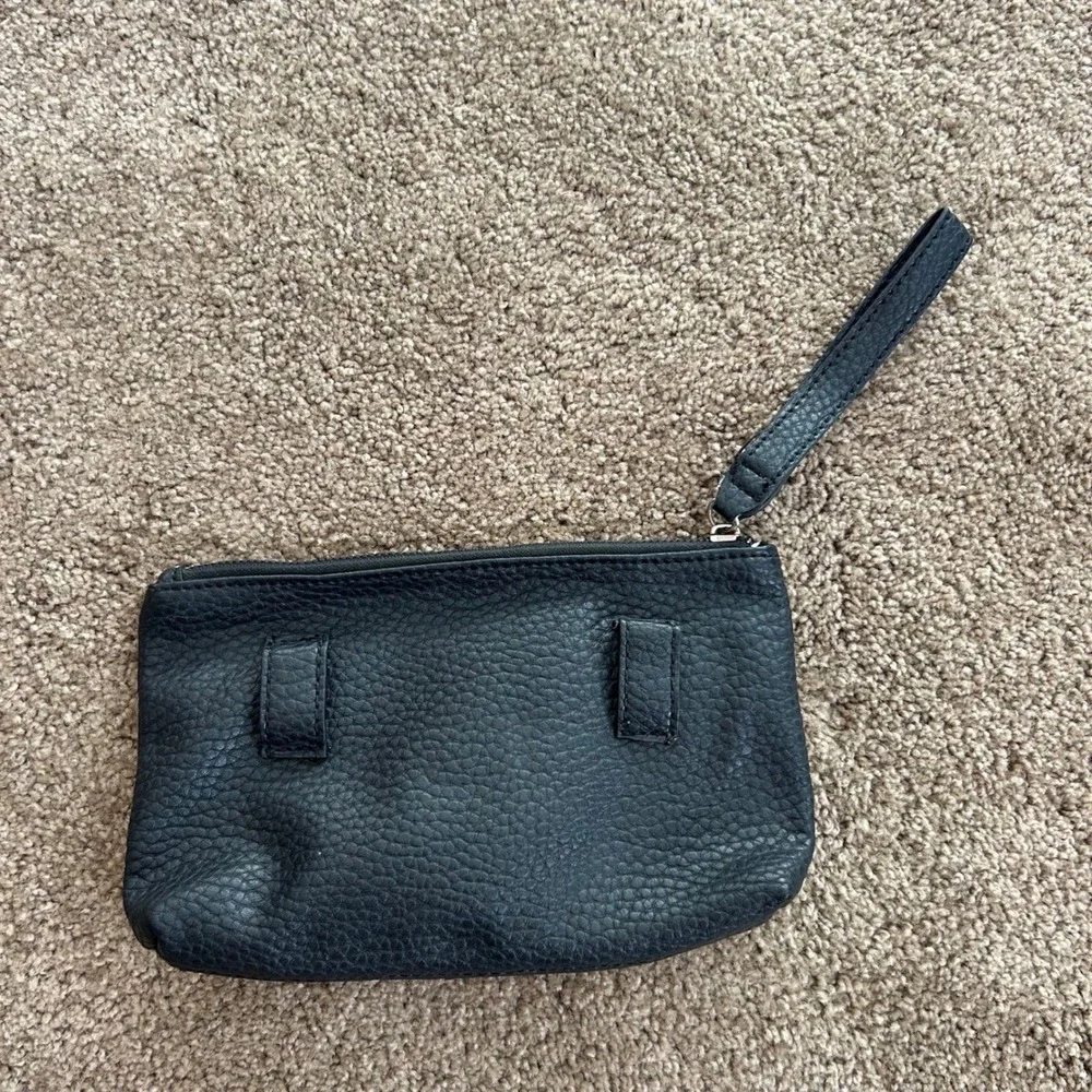 Colab‎ back wristlet with ability to be a belt bag